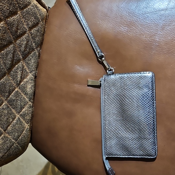 Michael Kors Guesset Metallic Silver Embossed Snakeskin Wristlet Bag Jet Set - Picture 2 of 4